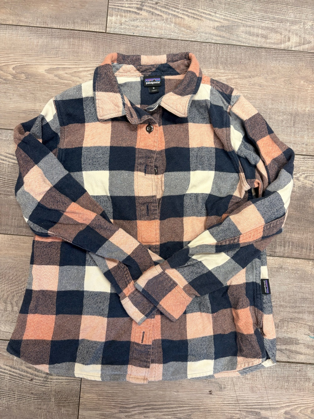 Patagonia Fjord Kids Size MD Y Plaid Button-Down Shirt in Navy, Peach & Cream
